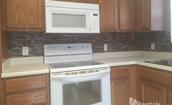 3 bed, 1250 sqft, $1,700 — Photo 3