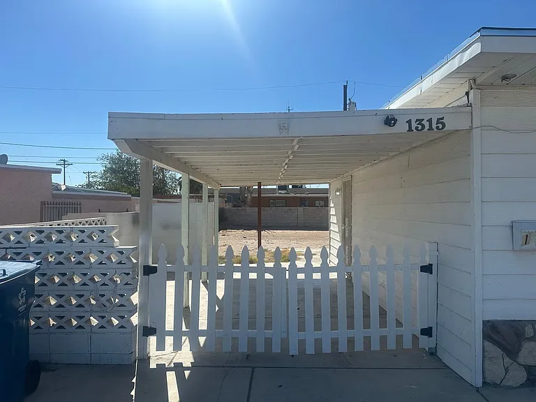 1315 Oakwood Ave — Photo 3