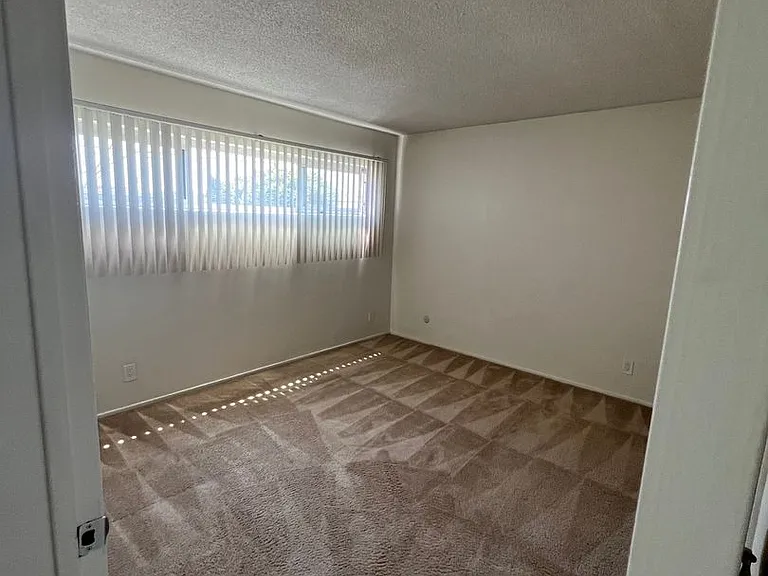 The Burbank Towers — Photo 3