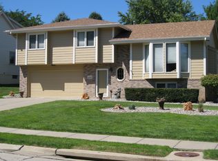 1204 S 166th St, Omaha, NE 68130