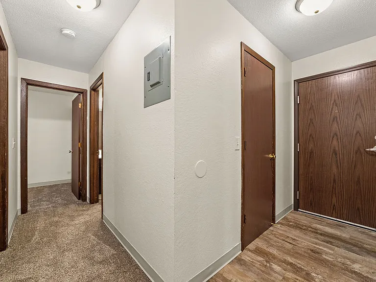 Drake Apartments — Photo 18