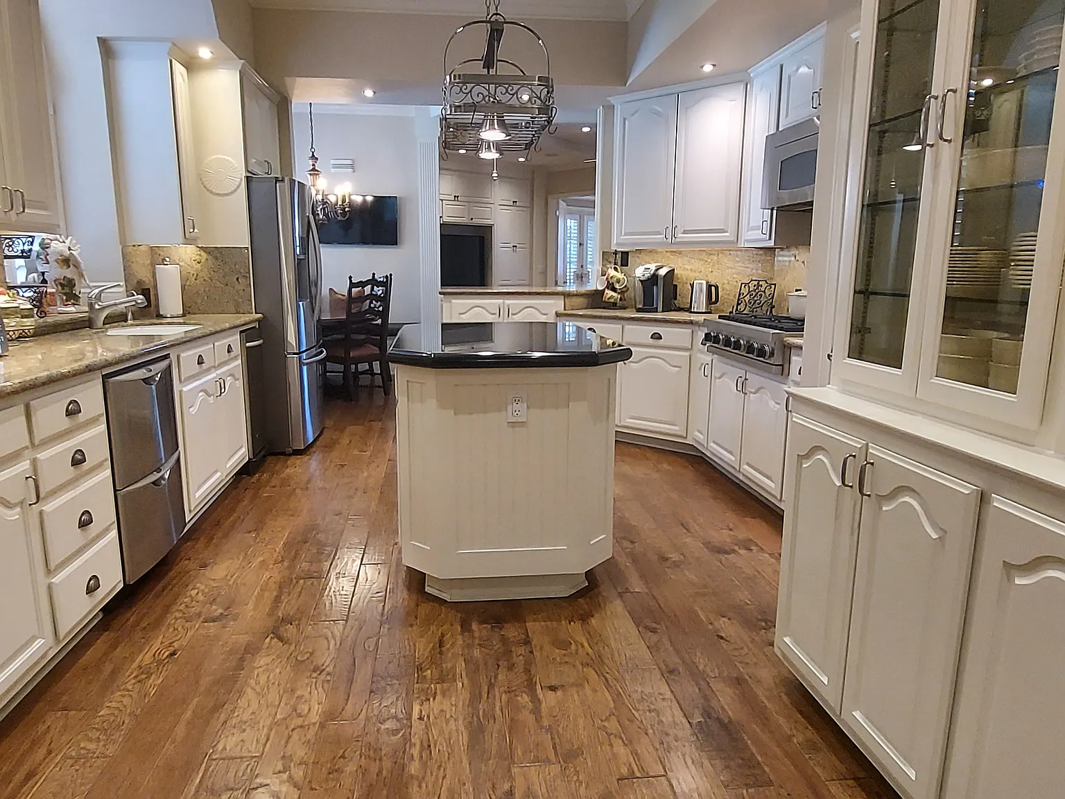 4 bed, 3.5 bath, 4461 sqft, $14,000 — Photo 3