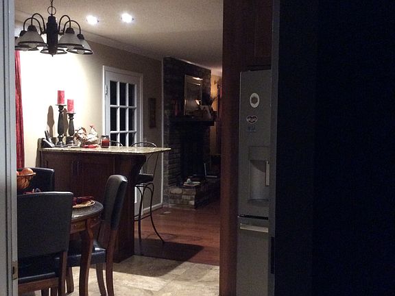 Breakfast Nook & Island