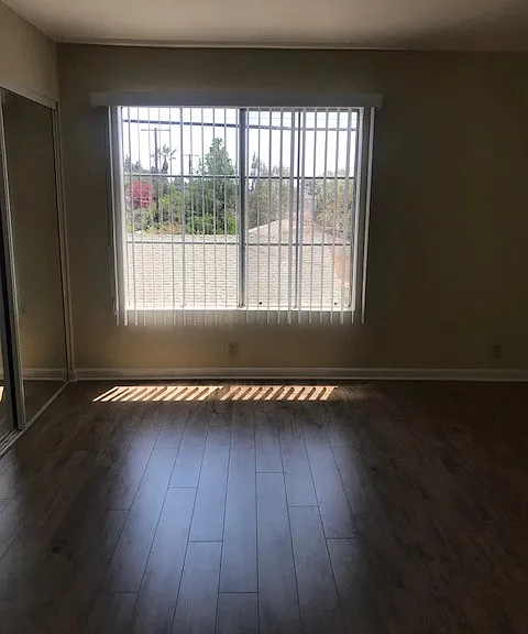 2908 W Victory Blvd E #E — Photo 9