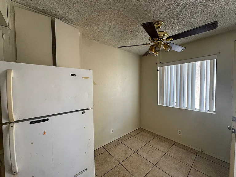 357 Rio Grande Ct #B — Photo 8