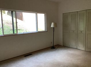 7141 Pinehaven Rd, Oakland, CA 94611