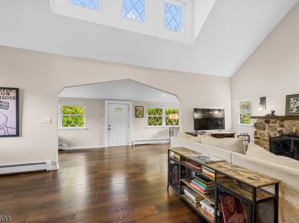 38 Falcon Dr, Mount Olive Twp., NJ 07828