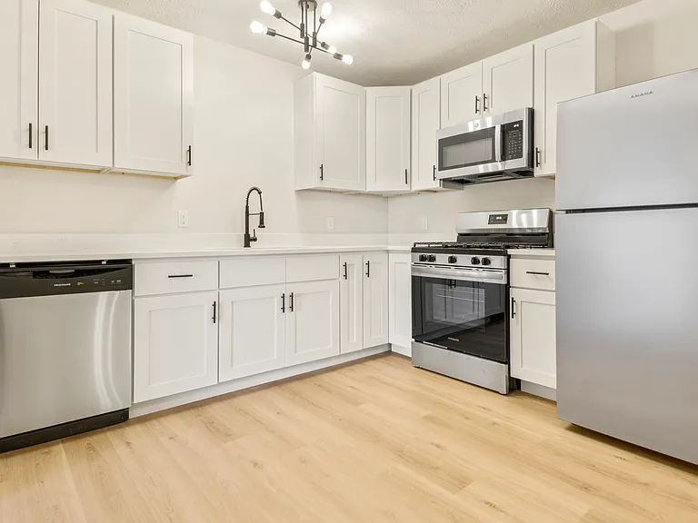 540 Lewis St #E — Photo 2