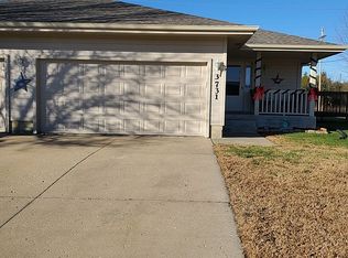3731 SW Moundview Ct, Topeka, KS 66610
