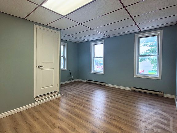 2nd image of 75 Robinson St #1