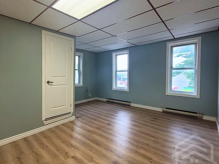 75 Robinson St #1 — Photo 2