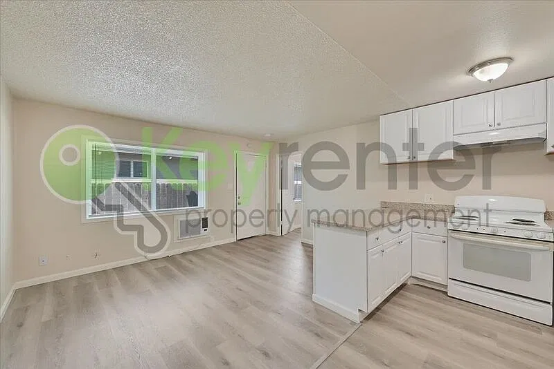 1071 Santiago Ave — Photo 4