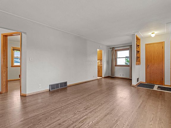 3rd image of 845 20th Ave N