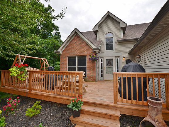 3rd image of 11 White Oak Dr