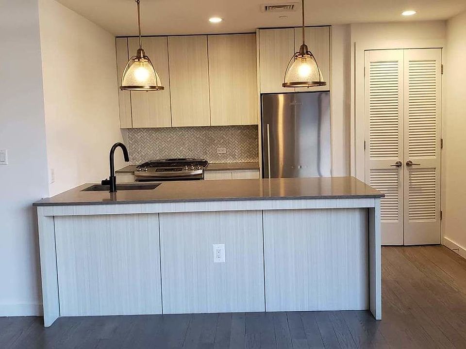 1st image of 125 Parkside Ave #7EE