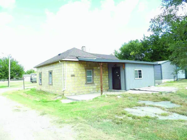 1106 Birch St, Victoria, KS 67671