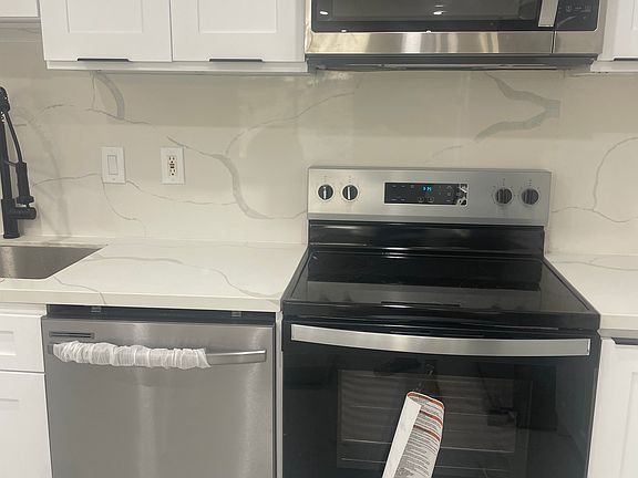 4th image of 124 S Oakhurst Dr APT 1S