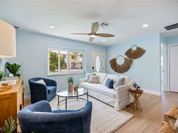 810 Harvard St, Englewood, FL 34223