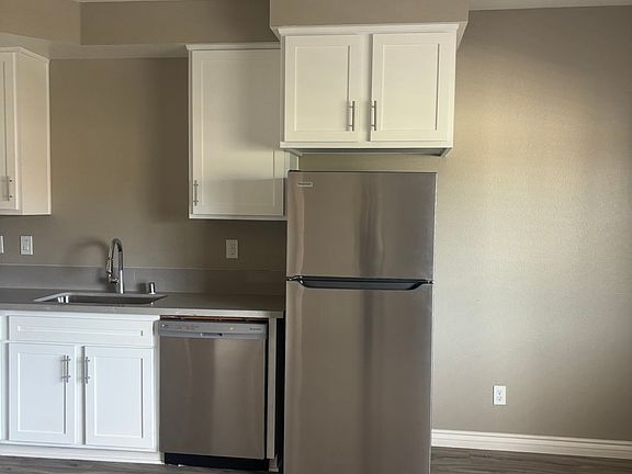 3rd image of 838 N Palm Ave #B-302