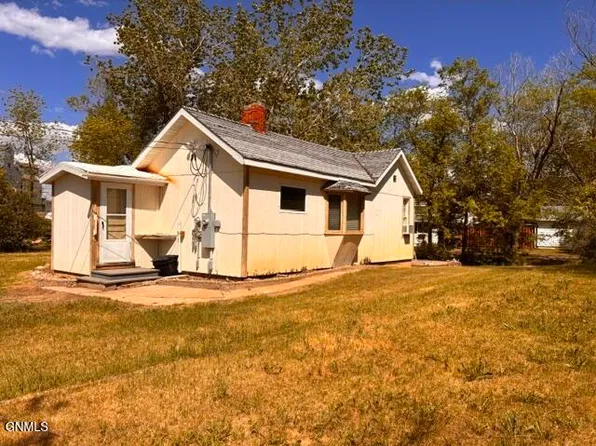 201 Montana St, Westby, MT 59275