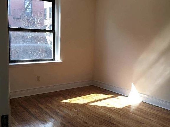 4th image of 2815 34th St APT 6J