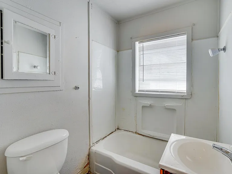 901 N Howeth St — Photo 19