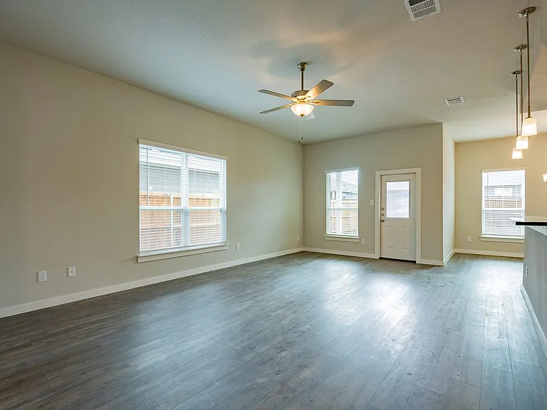 644 Wheatfield Dr — Photo 11