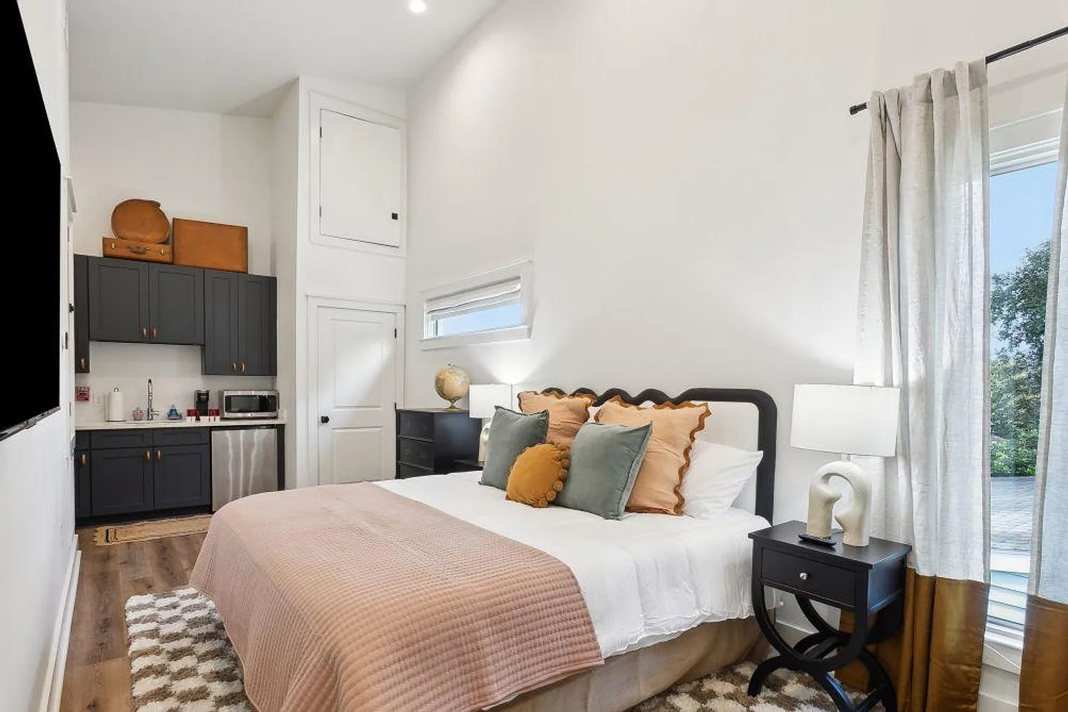 Studio, 1.0 bath, 430 sqft, $3,404 — Photo 1