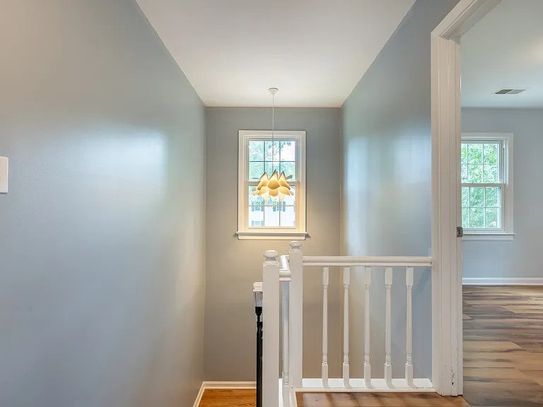 208 Huntington Ln — Photo 41