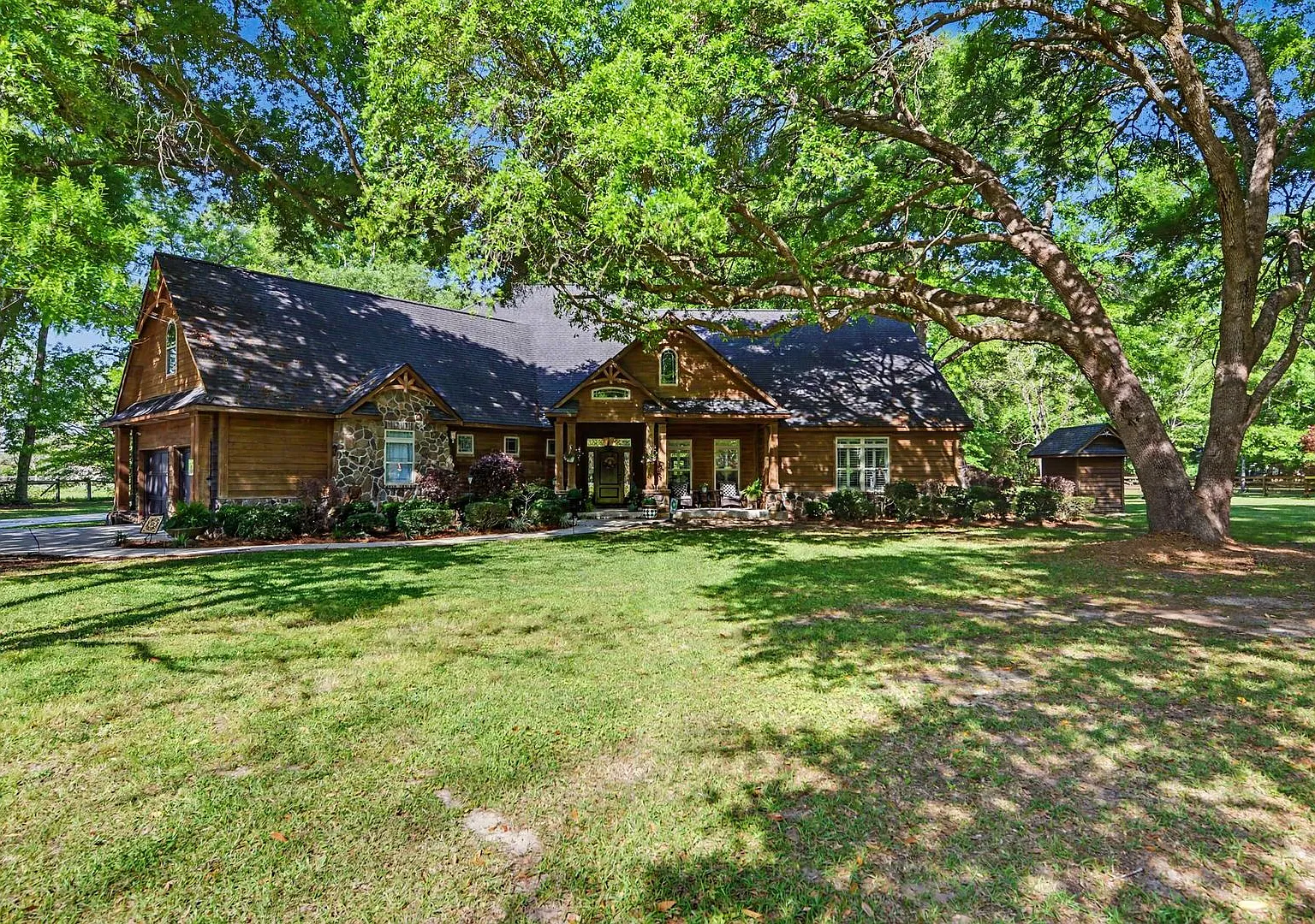 Custom built 2 bed 6 bath on 2.5 acres — Photo 2