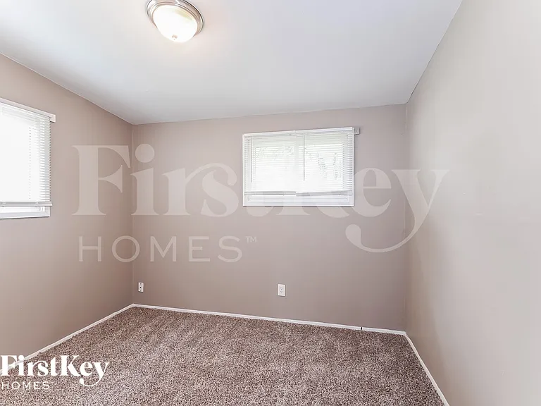 805 Robinwood Dr — Photo 14