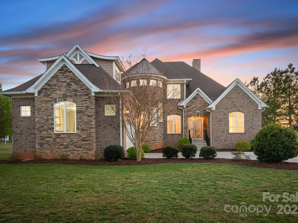 121 Dabbling Duck Cir, Mooresville, NC 28117