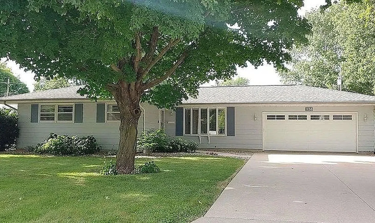 Spacious 3BR House in Macomb — Photo 1
