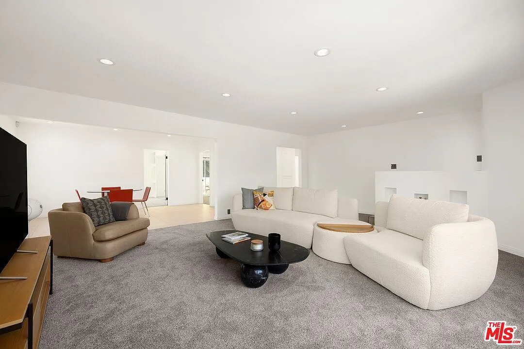 4 bed, 2.5 bath, 2024 sqft, $12,000 — Photo 3