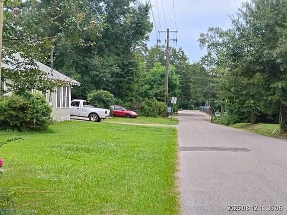 Exterior Neighborhood (street photo)