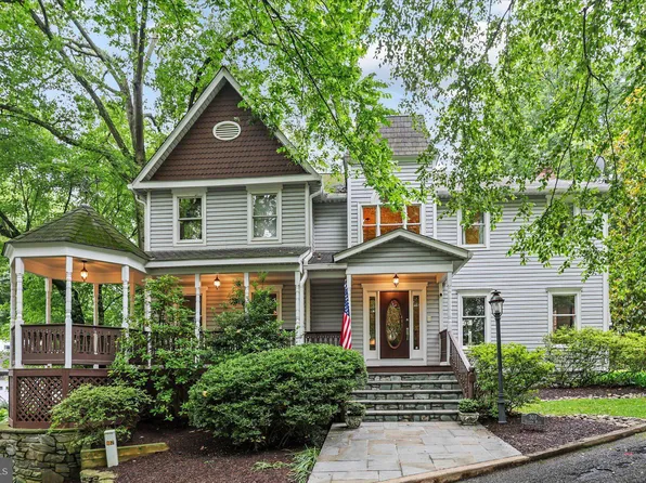 307 Shadow Walk, Falls Church, VA 22046