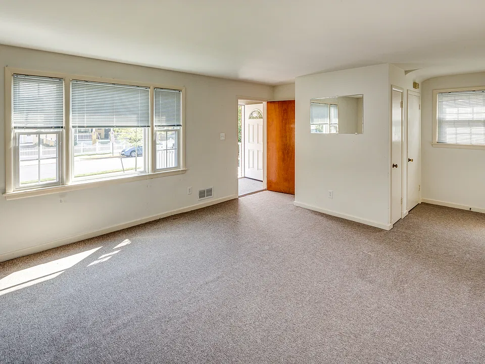 Living Room, Unit 1
