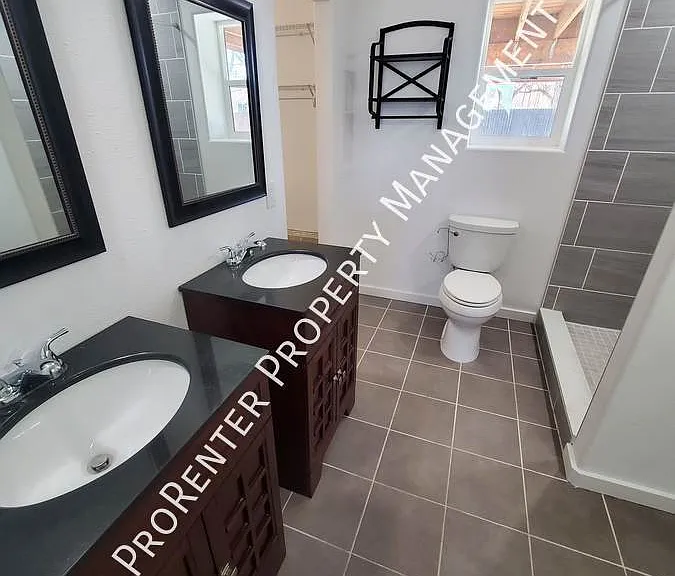 4252 Midland Dr — Photo 10