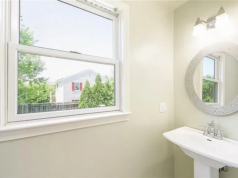 76 King Phillip St — Photo 12