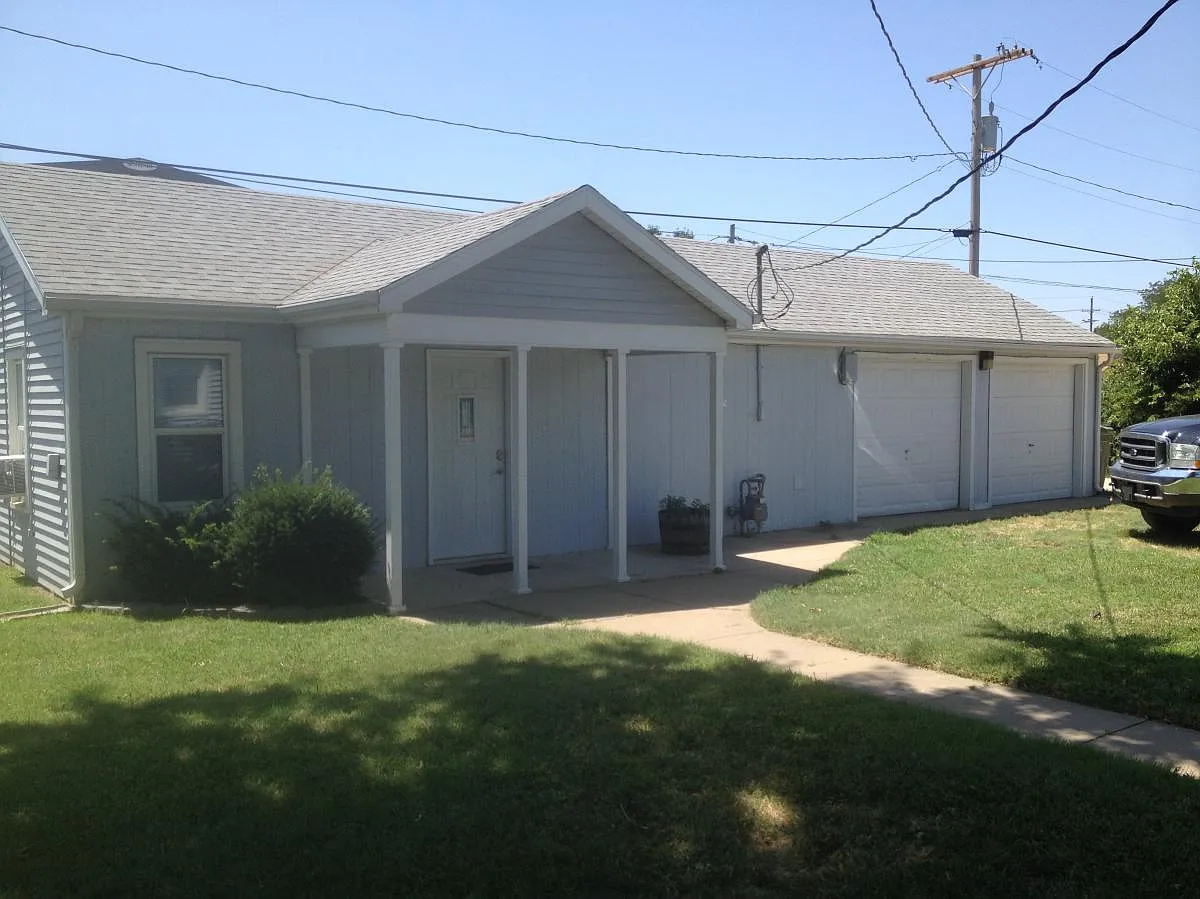 315 Woodlawn Ave — Photo 1
