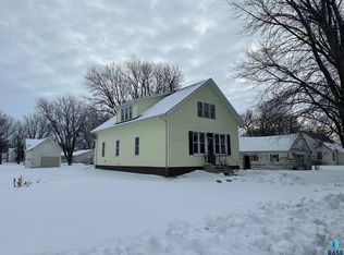 606 S 3rd St, Menno, SD 57045