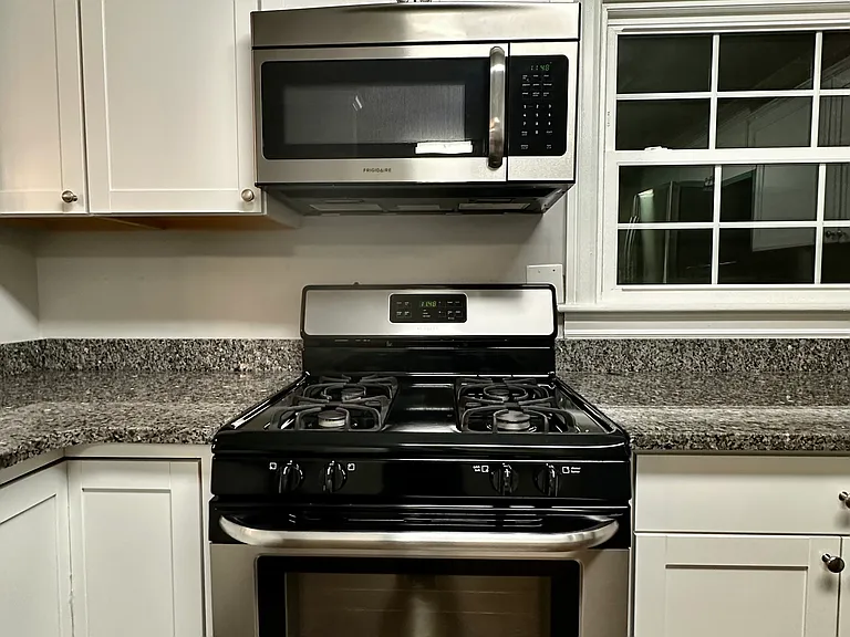 710 Neil St — Photo 12