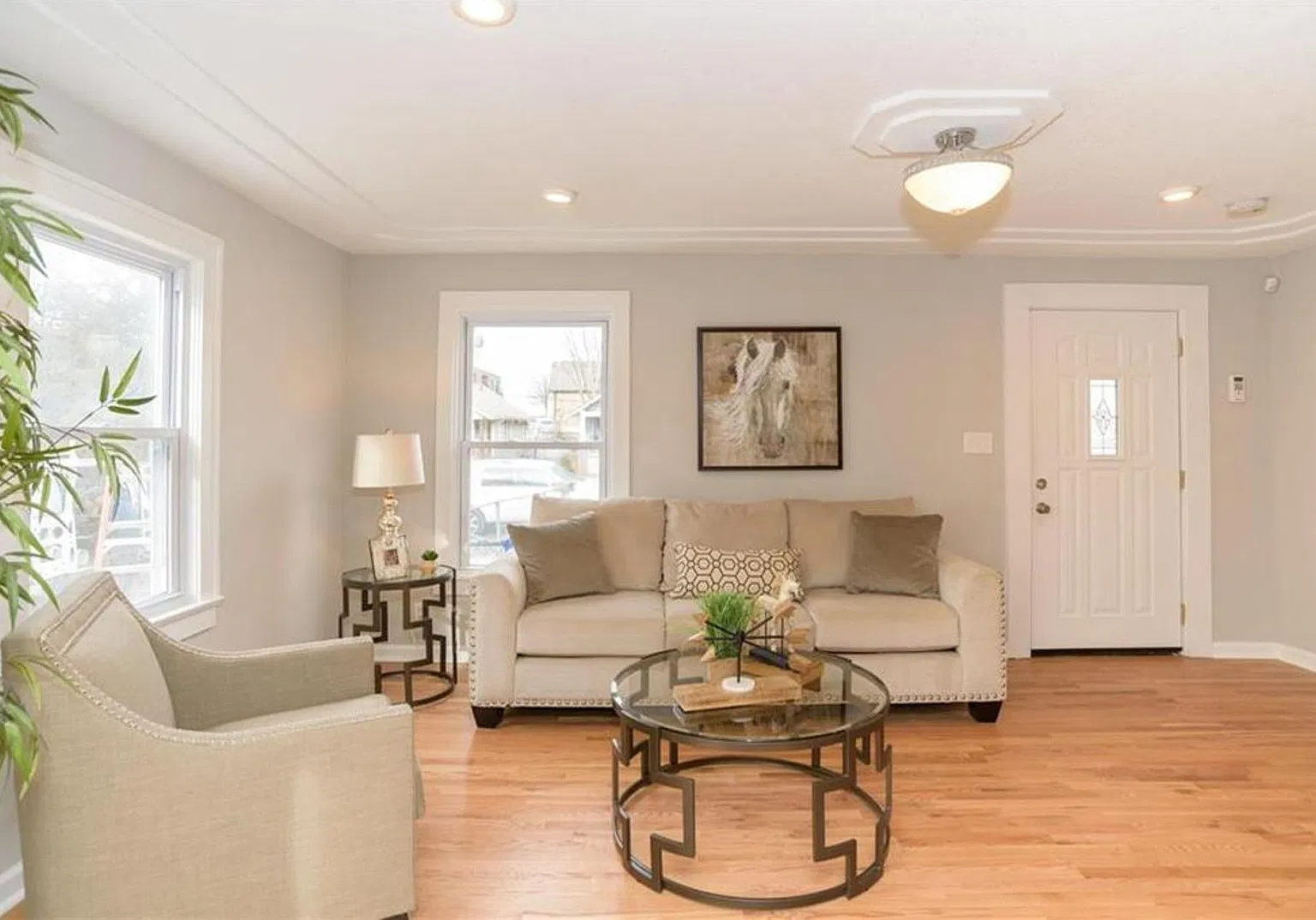  201 Charming Waldo Home with 3 full baths! + Detached Garage — Photo 4