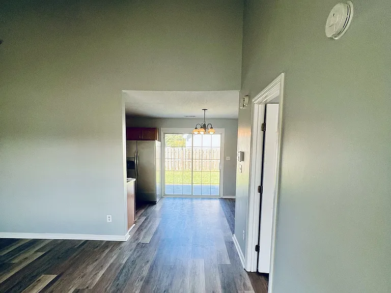 105 Foxtrail Dr — Photo 5