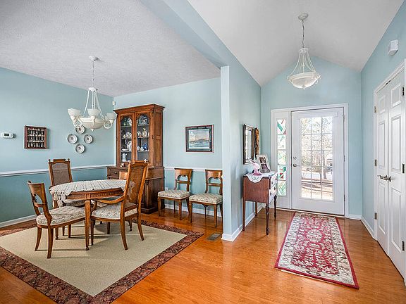 3rd image of 290 Davenport Ln
