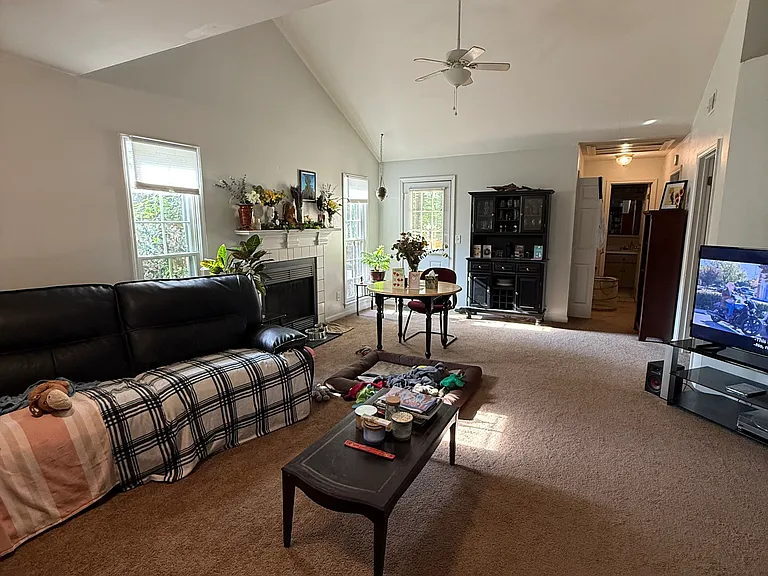 129 Sterling Dr — Photo 4