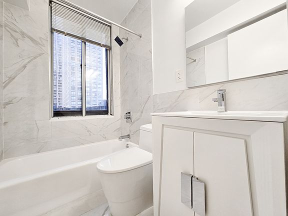 4th image of 1735 York Ave #F6h