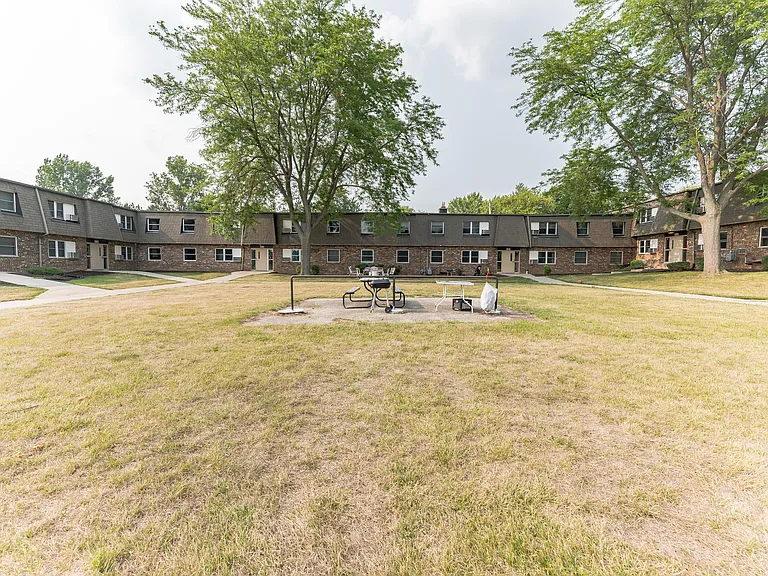 370 N Tratt St — Photo 17