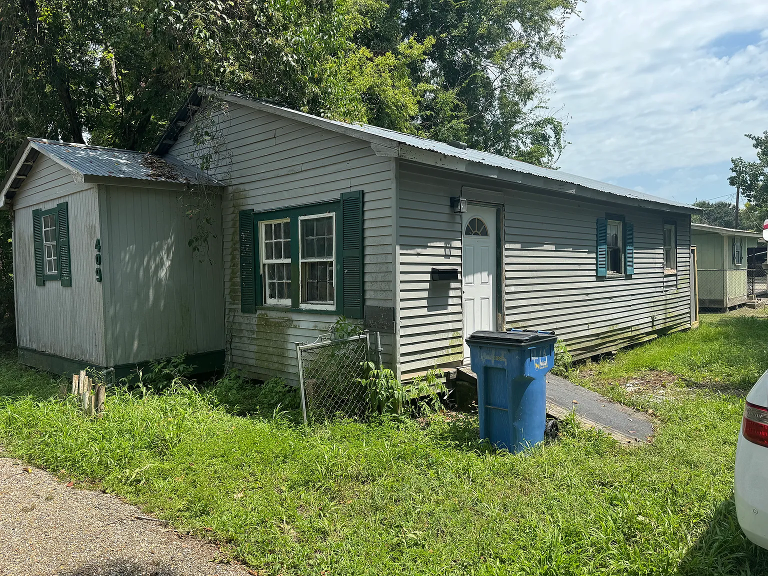 3 bed, 990 sqft, $700 — Photo 1