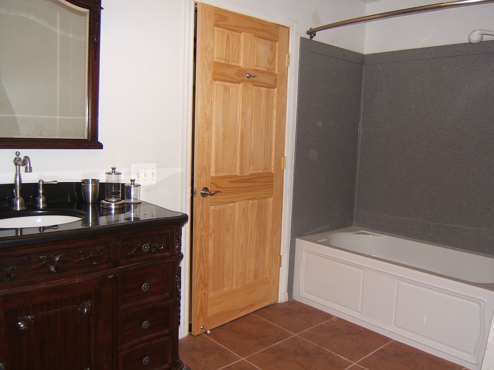 Master Bath w/ Tub